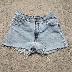 Levi’s 550 High Rise Cutoff Denim Shorts Light Wash Frayed Hem size 30